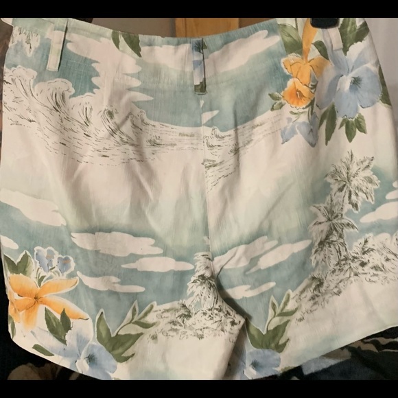 Tommy Bahama Silk Shorts - Picture 3 of 3